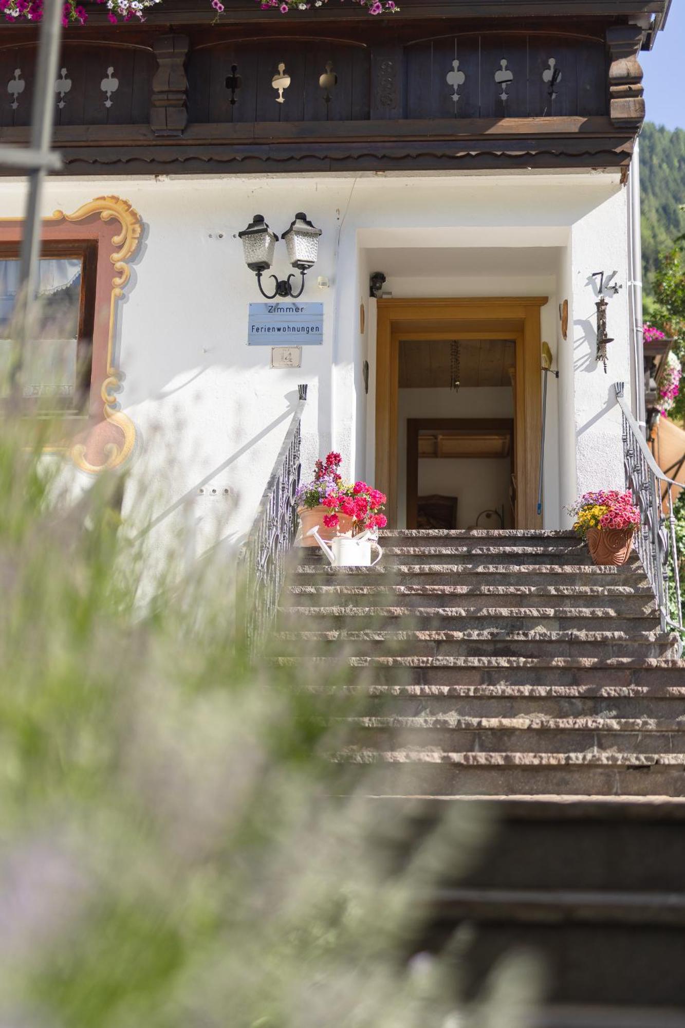 Pension Gulla - Ferienhaus Appartements B&B Нойштифт-им-Штубайталь Экстерьер фото